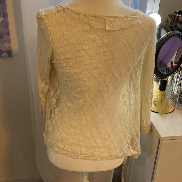 White lace back shirt 🤍 - Picture 2 of 5
